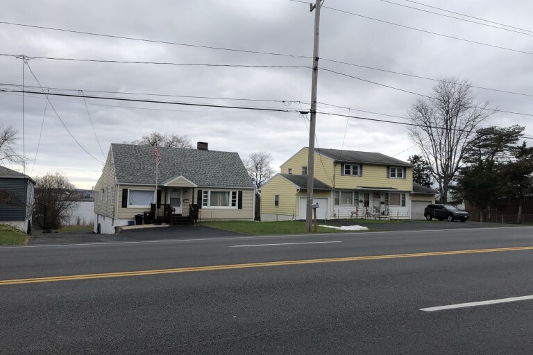 137 Old Liverpool Rd in Liverpool, NY - Building Photo