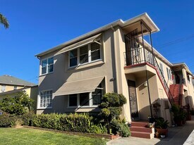 220 Argonne Ave in Long Beach, CA - Building Photo