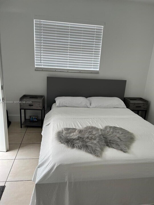 120 NW 10th Ave in Miami, FL - Building Photo