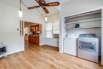 1145 W French Pl in San Antonio, TX - Building Photo - Building Photo