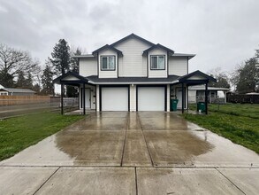 2227 D St in Forest Grove, OR - Building Photo - Building Photo