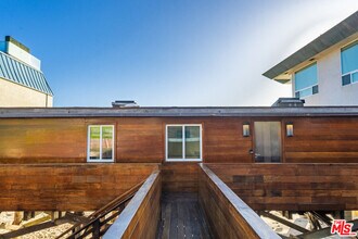 43000 Pacific Coast Hwy in Malibu, CA - Building Photo - Building Photo