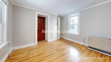 52 Hayes St, Unit 1 in Old Town, ME - Foto de edificio - Building Photo