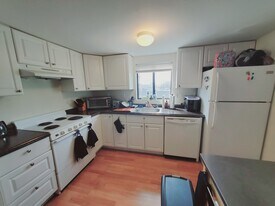 22 Cove Rd, Unit 5 in Stamford, CT - Building Photo