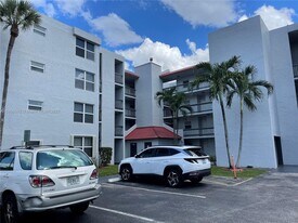 9460 Live Oak Pl in Davie, FL - Building Photo
