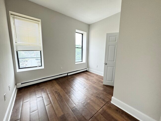 15 Ruggles St, Unit 5 in Boston, MA - Building Photo - Building Photo