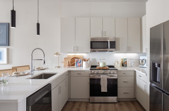 The Riley in Ft. Myers, FL - Building Photo - Building Photo