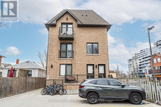 814-814 Glencairn Ave