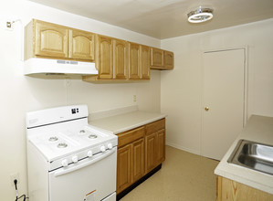 University Court, Inc. in Newark, NJ - Building Photo - Interior Photo