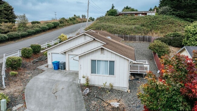 4190 Hillside Ct in Eureka, CA - Building Photo - Building Photo