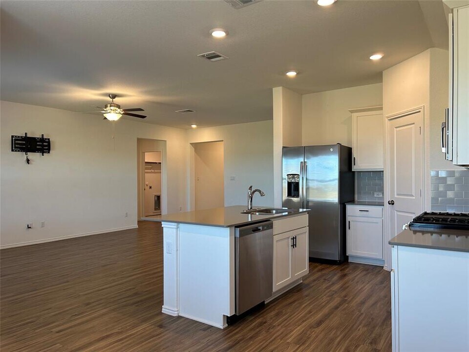 118 Isaac Millsaps Trl in Bastrop, TX - Building Photo