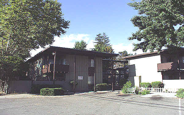 Chateau Apartments in Santa Rosa, CA - Building Photo