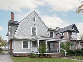 1333 Wealthy St SE, Unit 2 in Grand Rapids, MI - Building Photo