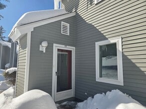 112 Mountain River East Rd, Unit 12 in Thornton, NH - Foto de edificio - Building Photo