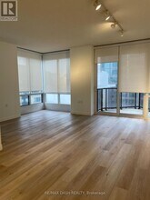 85 Bloor St E in Toronto, ON - Building Photo - Building Photo