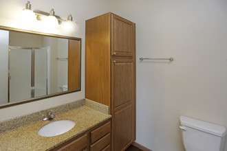 Paramount Estates 1 in Aberdeen, SD - Building Photo - Interior Photo