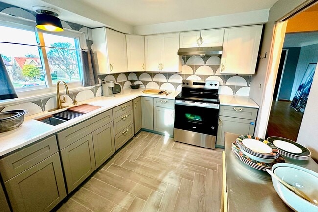 636 N 54th St, Unit Upper Flat in Milwaukee, WI - Foto de edificio - Building Photo