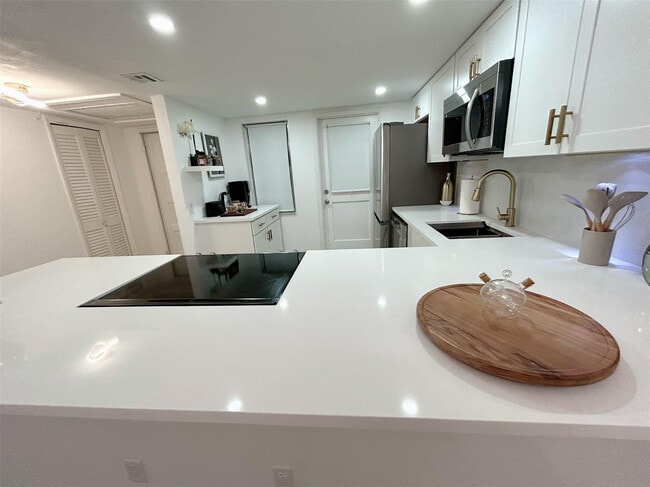 3000 N Palm Aire Dr in Pompano Beach, FL - Building Photo - Building Photo