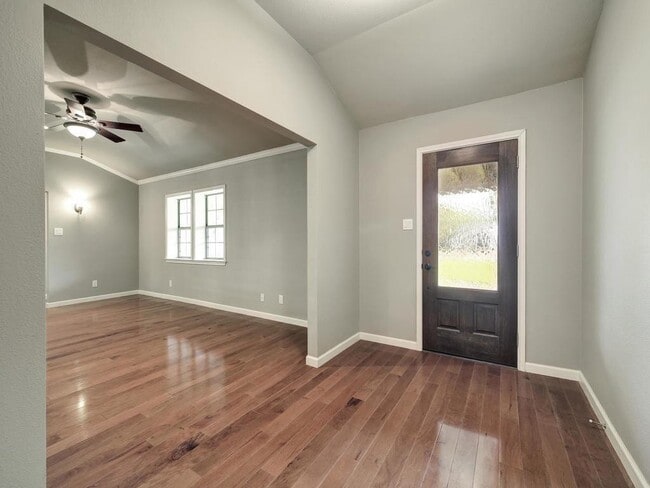 2905 Perry Ln in Austin, TX - Building Photo - Building Photo
