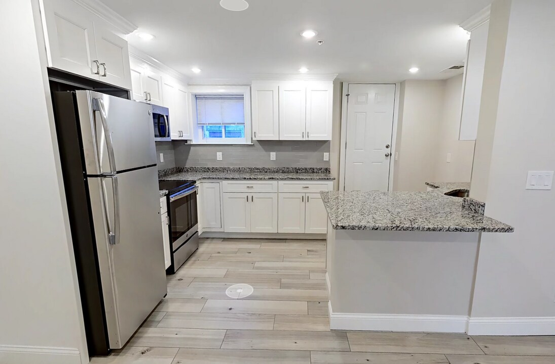 2009 Commonwealth Ave, Unit 1 in Boston, MA - Building Photo