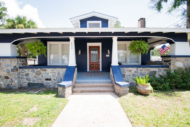 property at 800 N 17th Ave