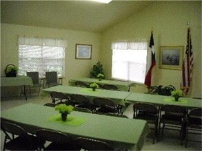 2501 Davis St in Taylor, TX - Building Photo - Building Photo