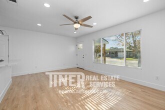 1519 Dickson St in Sacramento, CA - Building Photo - Building Photo