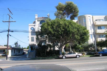 11852 Washington Pl in Mar Vista, CA - Foto de edificio - Building Photo