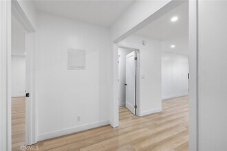 17000 Burbank Blvd, Unit 201 in Los Angeles, CA - Building Photo - Building Photo