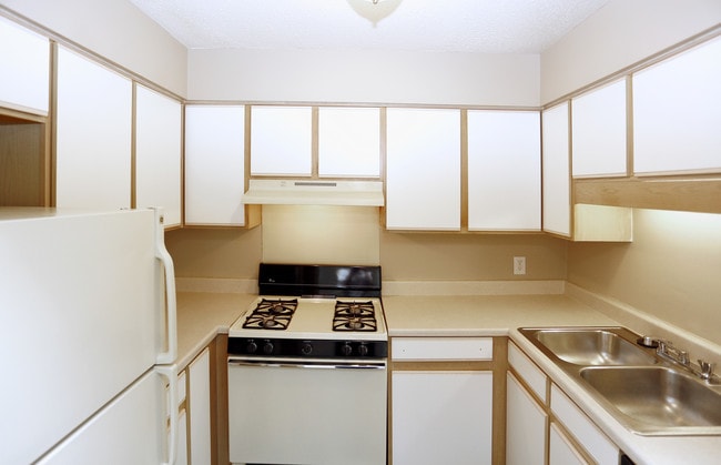 Strawbridge Green in Indianapolis, IN - Building Photo - Interior Photo
