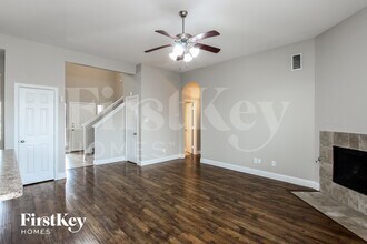 1215 Jewel Ln in Lancaster, TX - Foto de edificio - Building Photo