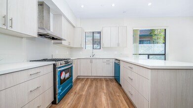 1128 Stanley Ave, Unit D in Glendale, CA - Building Photo - Building Photo