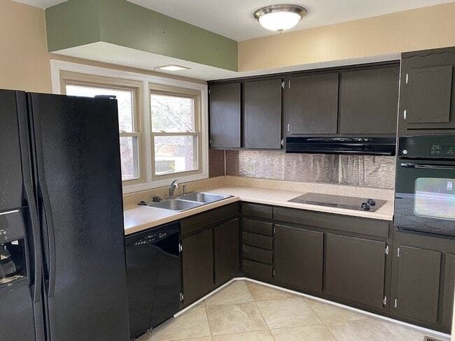 2103 Chambers Dr NE in Huntsville, AL - Building Photo - Building Photo