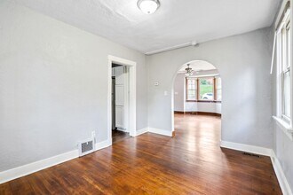 2043 Boggs Ave in Pittsburgh, PA - Building Photo - Building Photo