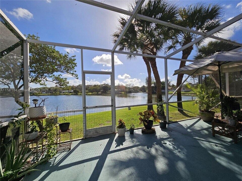 1872 SW 53rd Ave in Plantation, FL - Building Photo