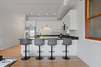 1332 W Madison St in Chicago, IL - Building Photo - Building Photo