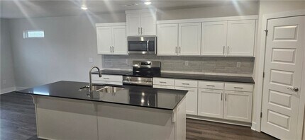 516 S Benchmark Ln in Fayetteville, AR - Building Photo - Building Photo