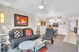 600 Neapolitan Way in Naples, FL - Building Photo - Building Photo