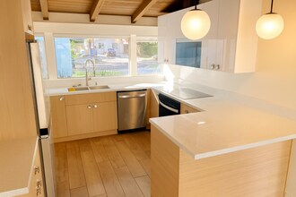 9330 Gothic Ave in Los Angeles, CA - Building Photo - Building Photo