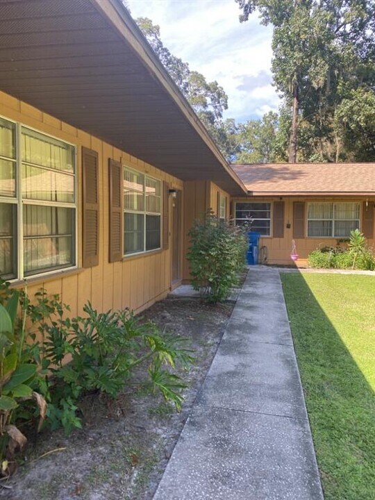 20041 Suncrest Dr in Brooksville, FL - Building Photo