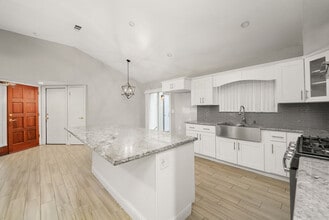 4713 Tobin Rd in Bakersfield, CA - Foto de edificio - Building Photo