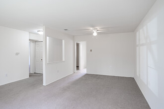 Hillcrest Apartments in Woodstown, NJ - Building Photo - Interior Photo