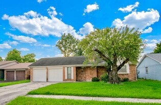 116 White Cedar St in Houston, TX - Building Photo