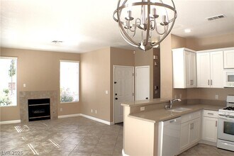 251 S Green Valley Pkwy in Henderson, NV - Building Photo - Building Photo