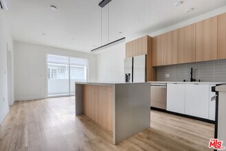 5657 Virginia Ave in Los Angeles, CA - Building Photo - Building Photo