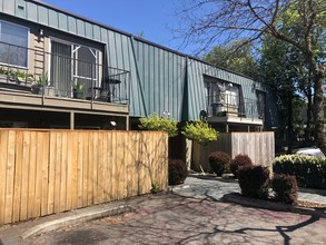 Ponderosa Apartments in Portland, OR - Building Photo - Building Photo