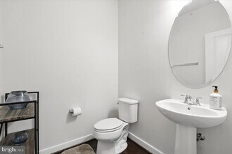 23088 Lavallette Square in Brambleton, VA - Building Photo - Building Photo