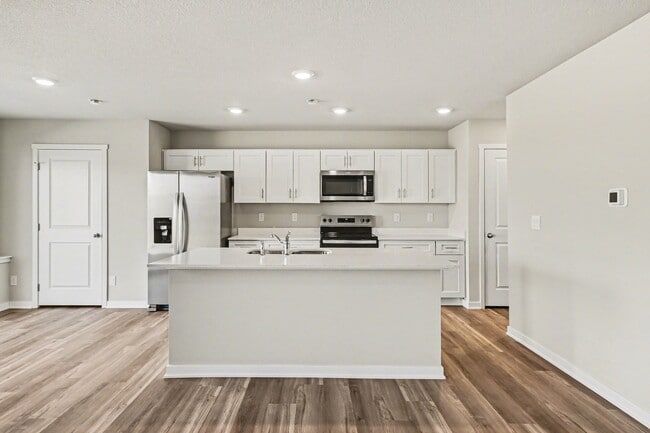 8817 N 167th St in Bennington, NE - Foto de edificio - Building Photo