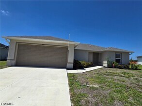 2122 NE 13th Pl in Cape Coral, FL - Building Photo - Building Photo