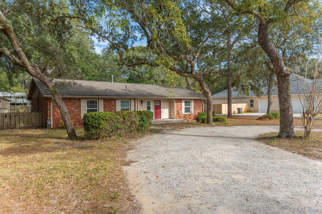 170 Grandview Ave in Valparaiso, FL - Building Photo